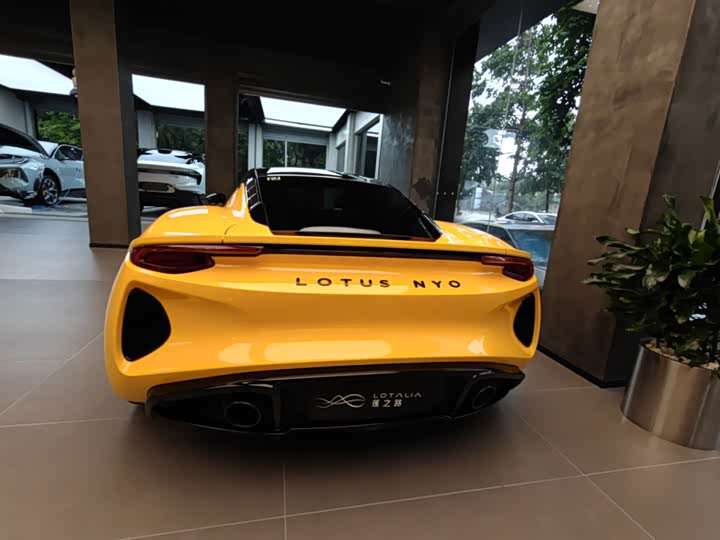 Lotus Emira, 2023 — фото 5 из 9
