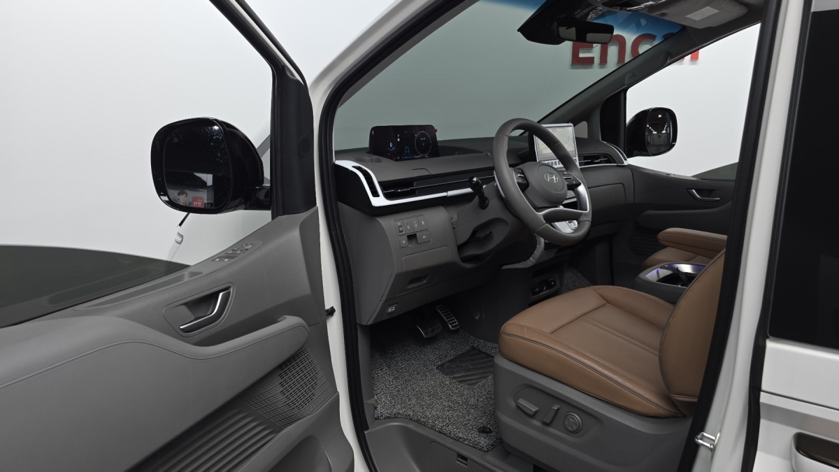 Hyundai Staria, 2025 — фото 10 из 12