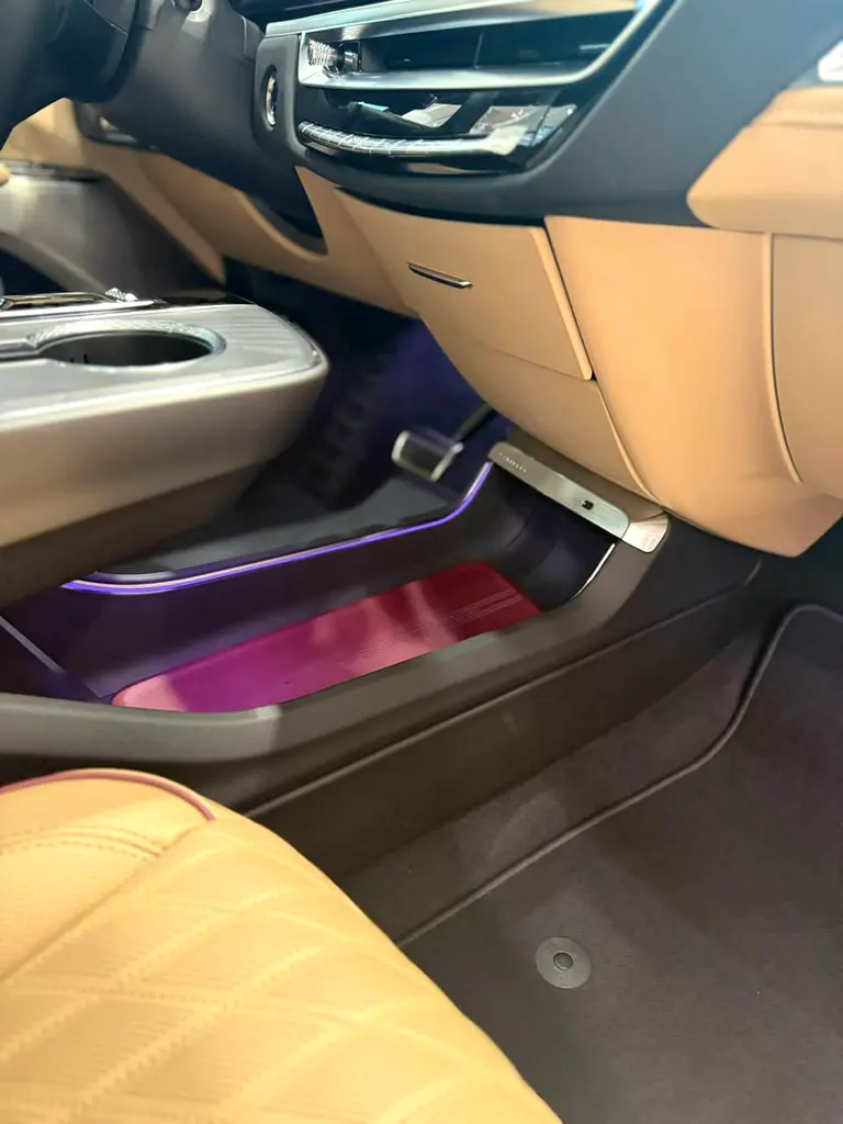 Cadillac Lyriq, 2025 — фото 10 из 10