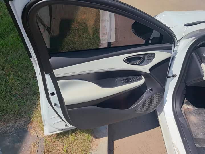 BYD Seal 05 DM-i Hybrid, 2025 — фото 7 из 9