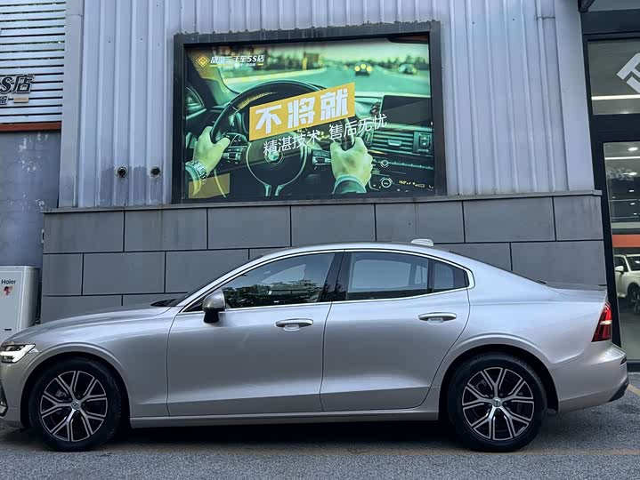 Volvo S60, 2025 — фото 3 из 9