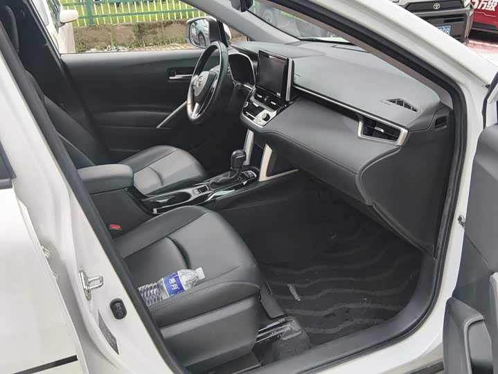 Toyota Corolla Cross, 2023 — фото 8 из 9