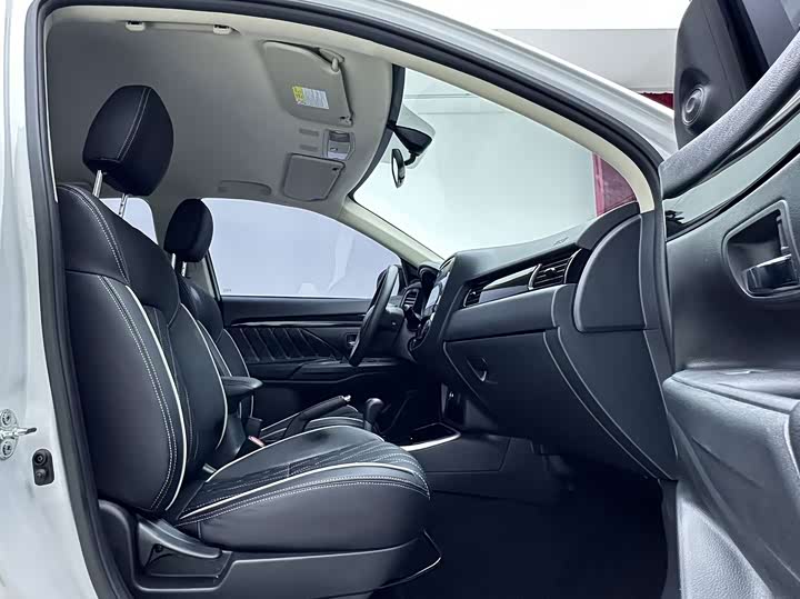 Mitsubishi Outlander, 2022 — фото 8 из 9