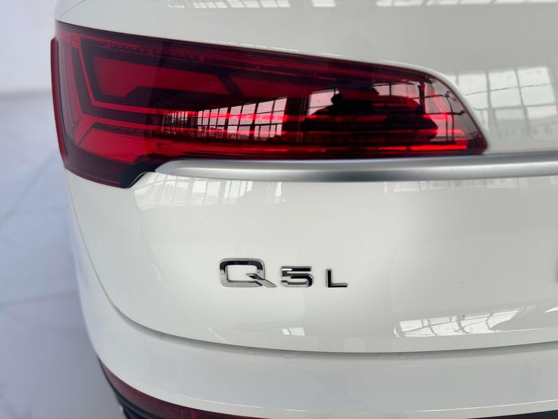 Audi Q5L Sportback, 2023 — фото 5 из 11