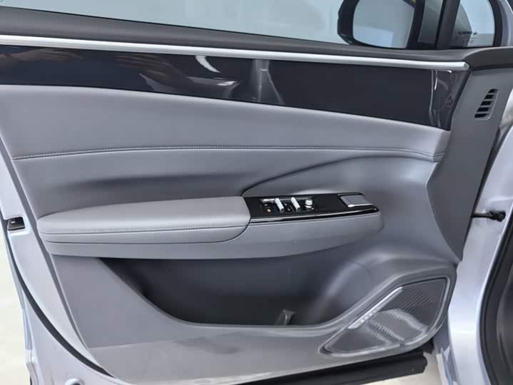 Geely Galaxy L7, 2025 — фото 7 из 9
