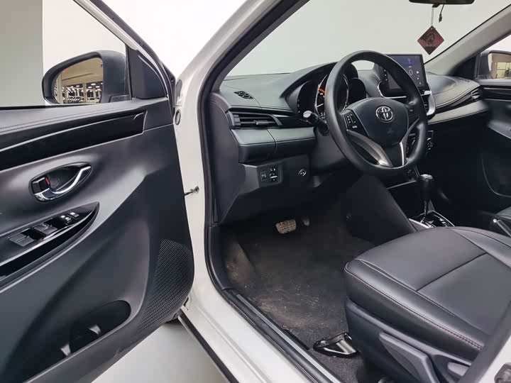 Toyota Yaris L Hatchback, 2022 — фото 7 из 9