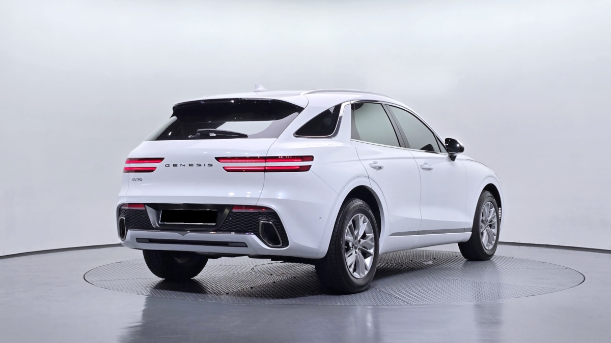 Genesis GV70, 2023 — фото 2 из 12