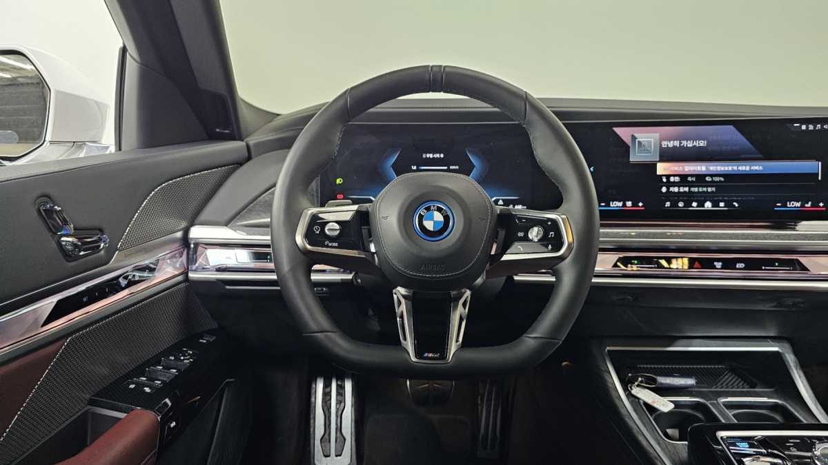 BMW i7, 2024 — фото 11 из 12