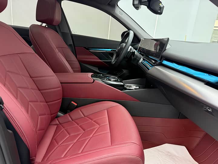 BMW 5 Series, 2025 — фото 7 из 9