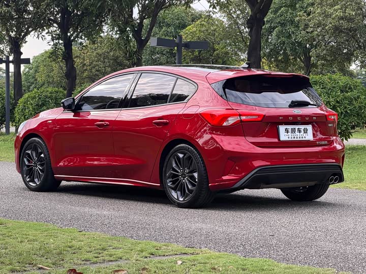 Ford Focus, 2022 — фото 6 из 9