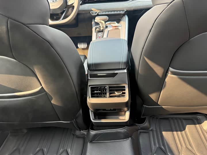 Geely Preface, 2022 — фото 7 из 9
