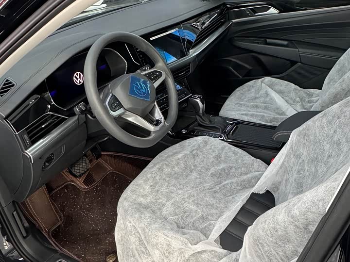 Volkswagen Passat Hybrid, 2025 — фото 5 из 9