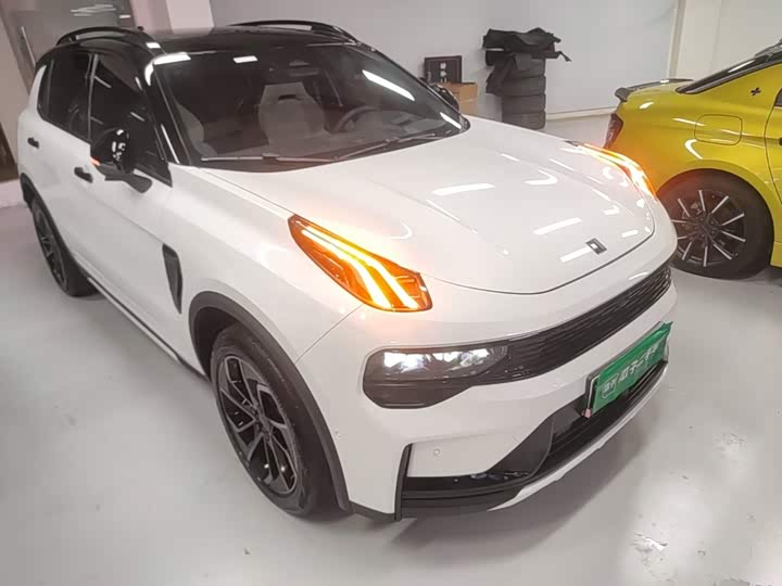 Lynk & Co 01 EM-P Hybrid, 2022 — фото 4 из 9