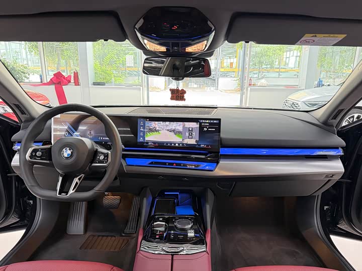 BMW 5 Series, 2025 — фото 7 из 9