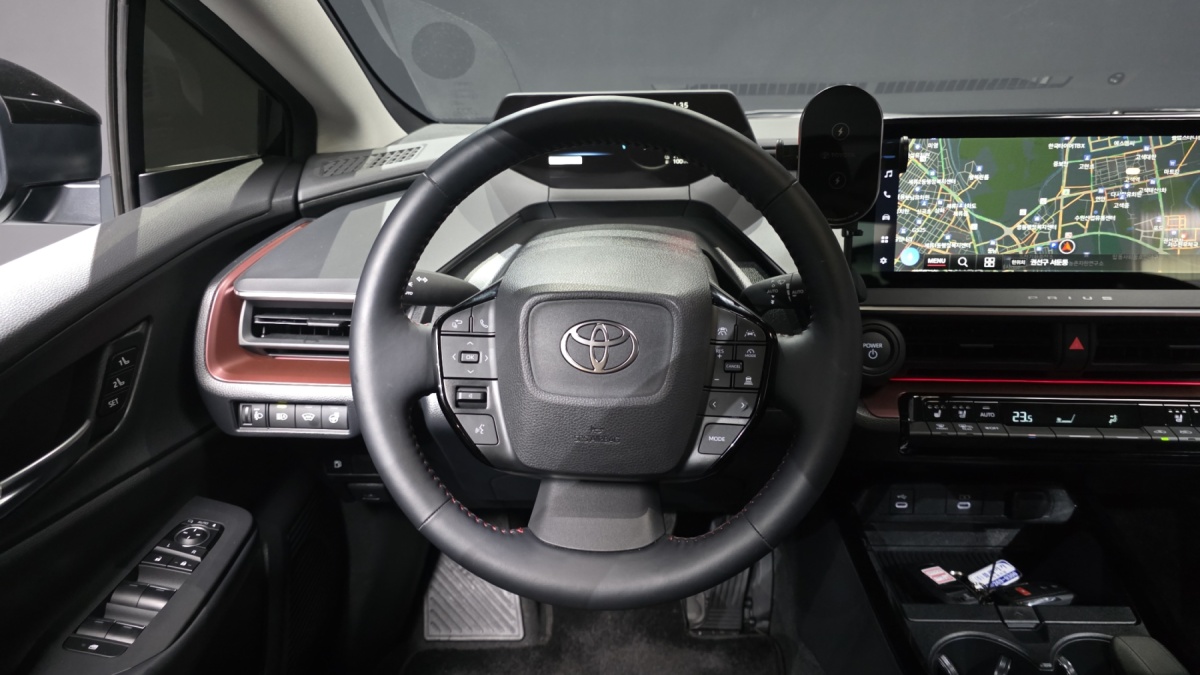 Toyota Prius, 2025 — фото 9 из 12