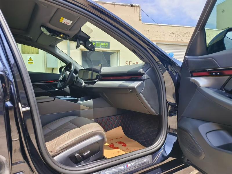 BMW i5, 2024 — фото 8 из 9