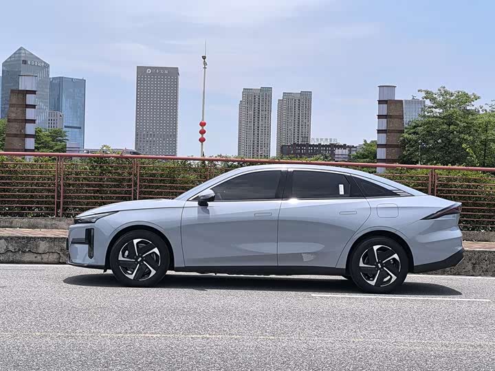 Geely Galaxy L6, 2024 — фото 8 из 9