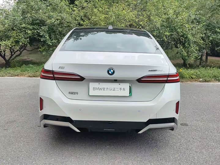 BMW i5, 2025 — фото 4 из 9