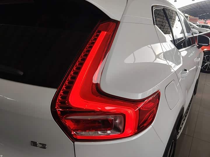 Volvo XC40, 2023 — фото 8 из 9