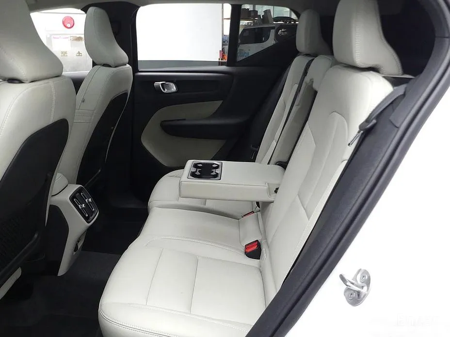 Volvo XC40, 2024 — фото 11 из 12