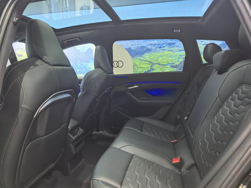 Audi Q6L e-tron, 2025 — фото 8 из 10