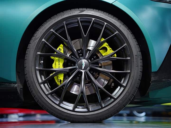 Aston Martin V8 Vantage, 2022 — фото 3 из 9