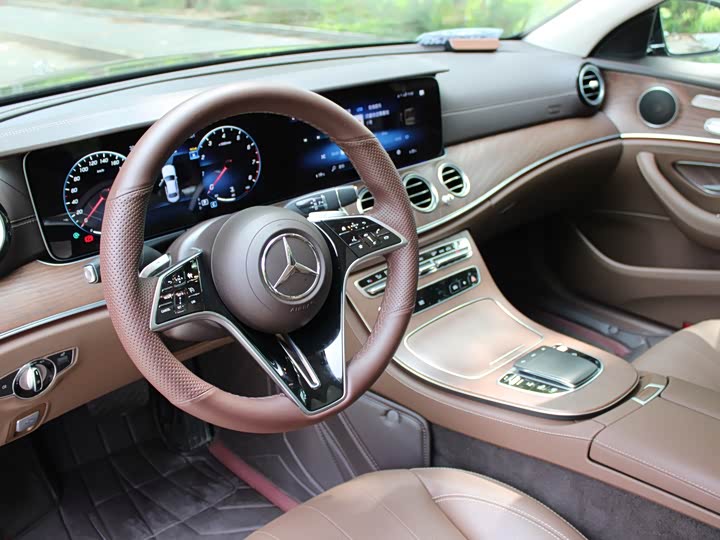 Mercedes-Benz E-Class, 2023 — фото 8 из 9