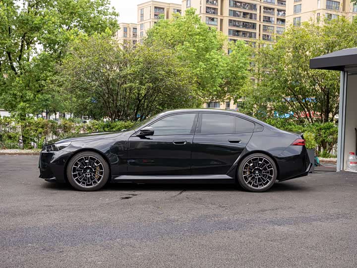 BMW M5 Hybrid, 2026 — фото 3 из 9