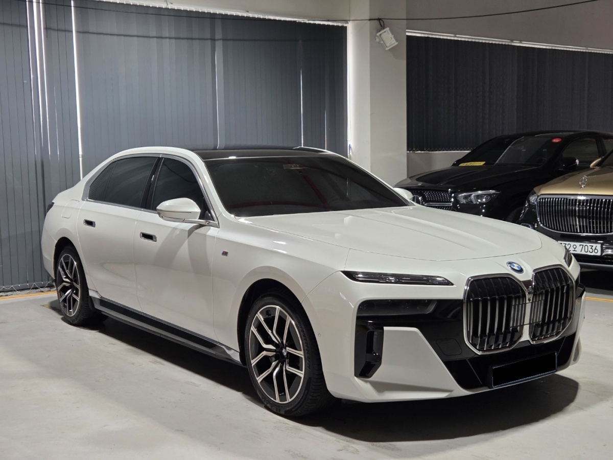 BMW i7, 2023 — фото 3 из 12