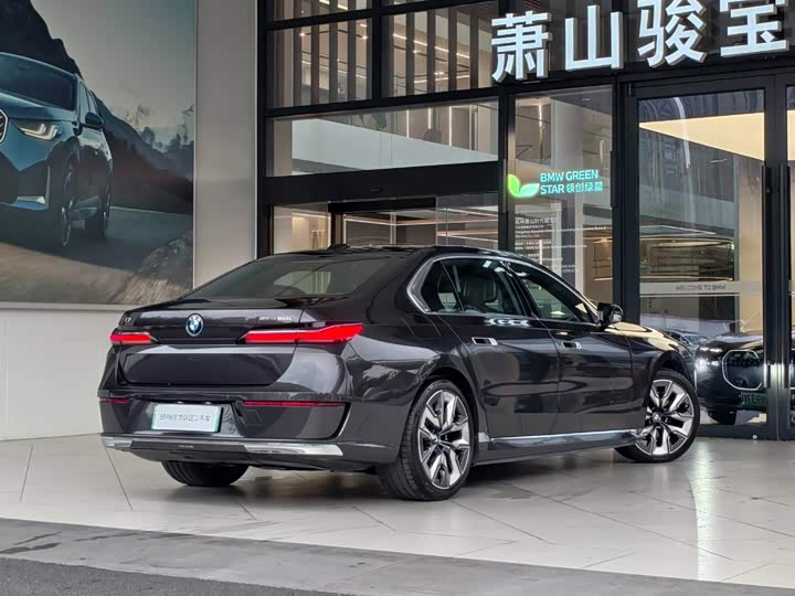 BMW i7, 2023 — фото 4 из 9