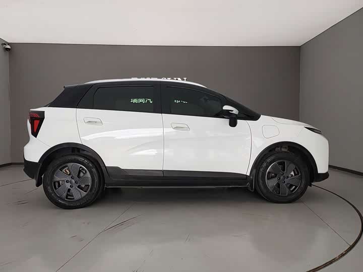 Geely Geometry E Firefly, 2023 — фото 4 из 9