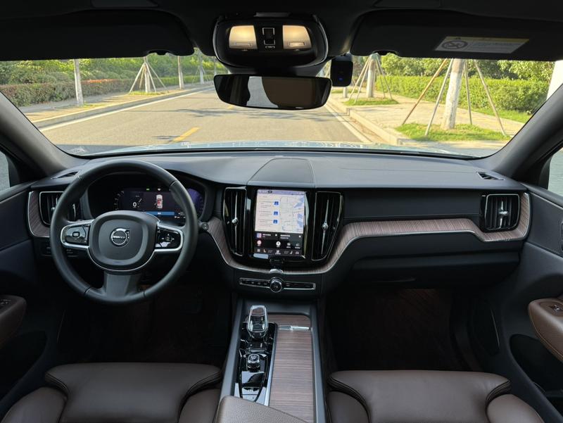 Volvo XC60, 2021 — фото 8 из 12