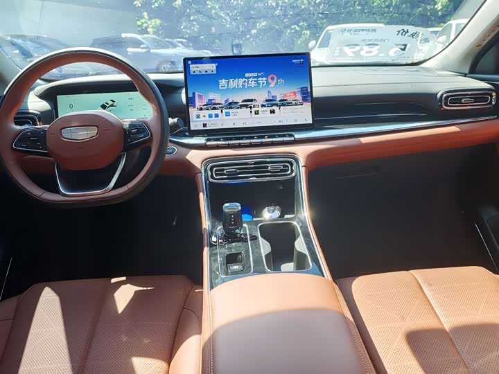 Geely Emgrand, 2025 — фото 8 из 9