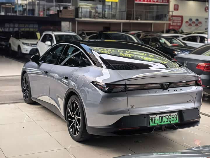 BAIC Arcfox Alpha S5, 2025 — фото 6 из 9