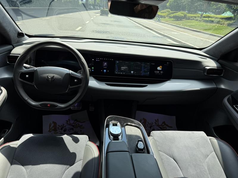 BAIC Arcfox Alpha S, 2025 — фото 8 из 12