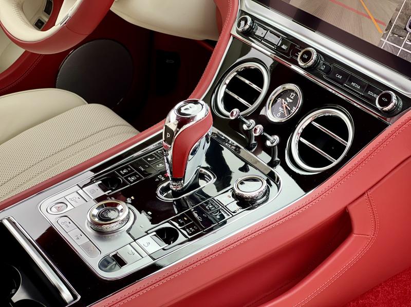 Bentley Continental GT, 2024 — фото 11 из 12