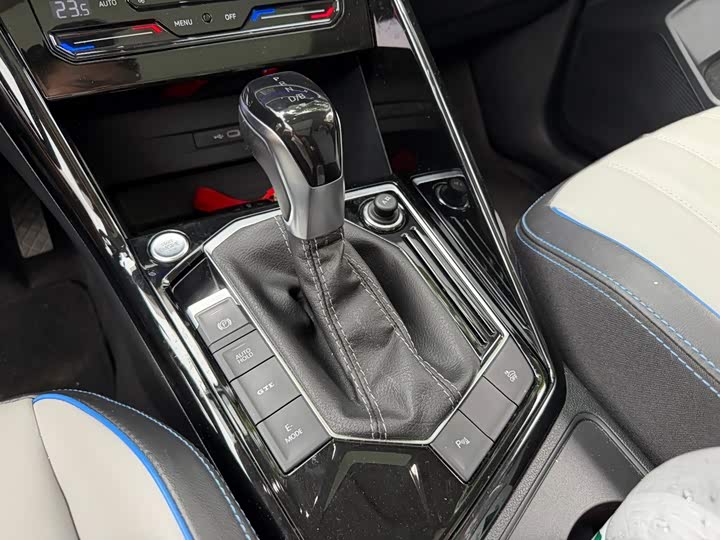Volkswagen Tayron GTE Hybrid, 2023 — фото 9 из 9