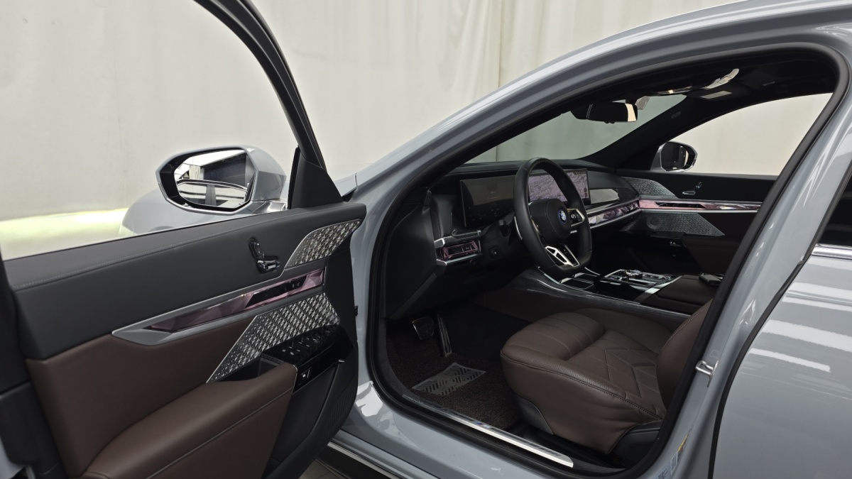 BMW i7, 2023 — фото 9 из 12