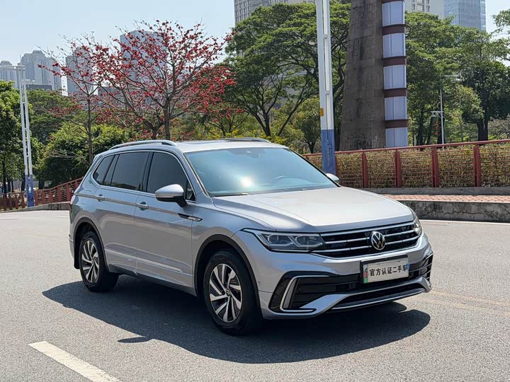 Volkswagen Tiguan L Hybrid, 2022 — фото 3 из 9