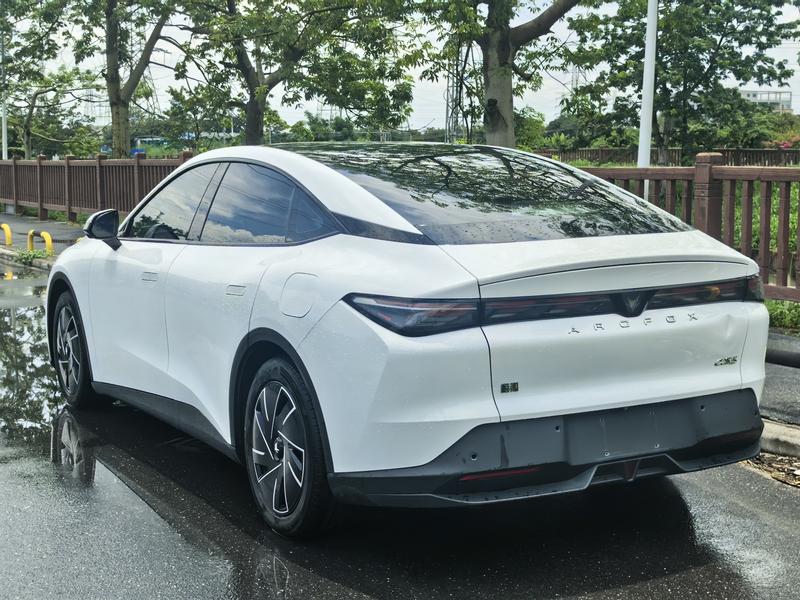 BAIC Arcfox Alpha S5, 2025 — фото 5 из 12