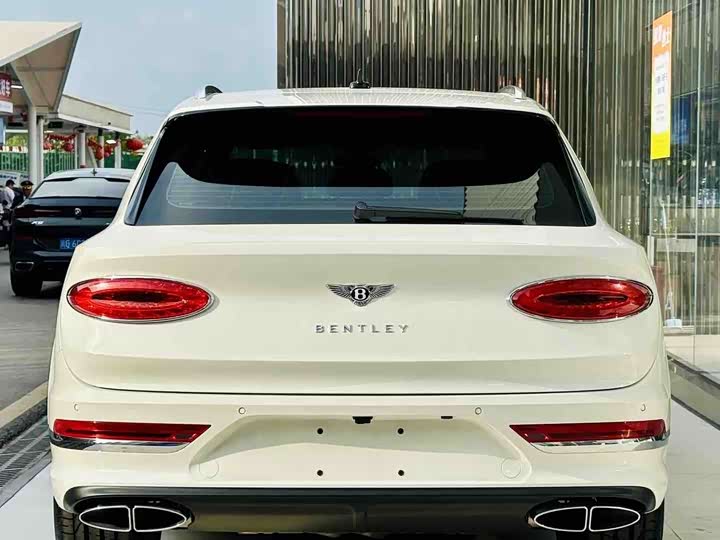 Bentley Bentayga, 2023 — фото 4 из 9
