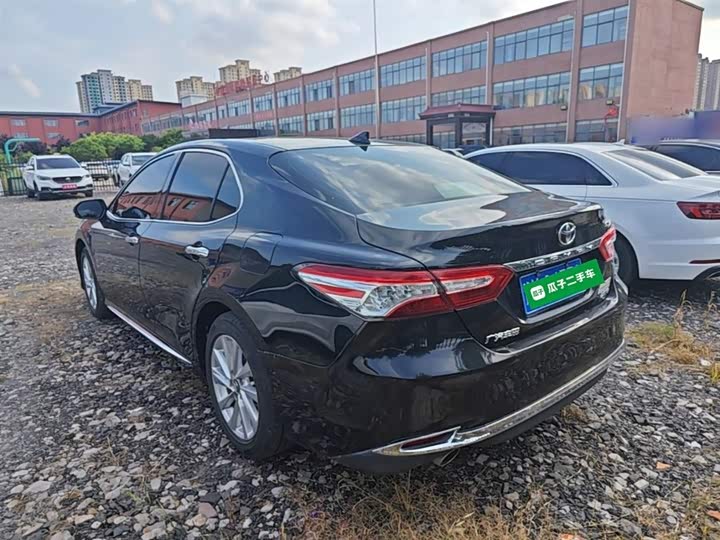 Toyota Camry, 2023 — фото 5 из 9