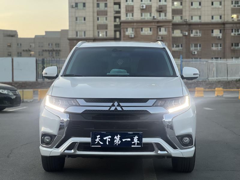 Mitsubishi Outlander, 2022 — фото 2 из 10