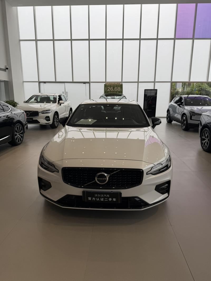Volvo S60, 2024 — фото 2 из 11