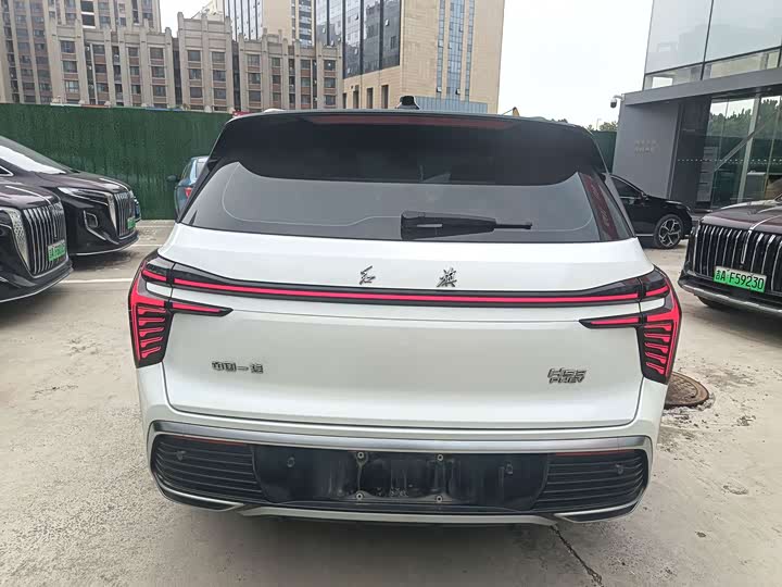 Hongqi HS3 Hybrid, 2024 — фото 6 из 9