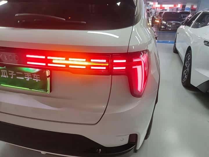 Lynk & Co 01 EM-P Hybrid, 2022 — фото 8 из 9