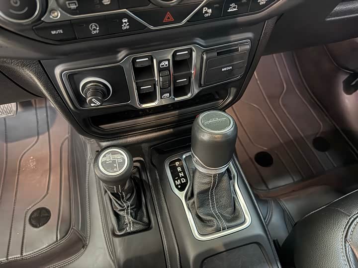 Jeep Gladiator, 2023 — фото 6 из 9