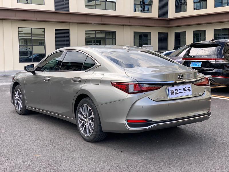 Lexus ES, 2023 — фото 4 из 12