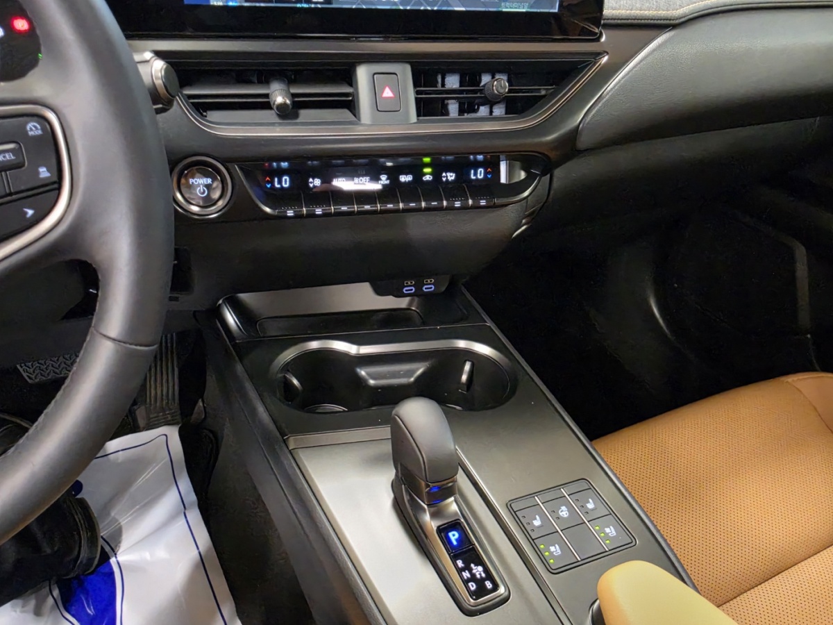 Lexus UX, 2025 — фото 9 из 12