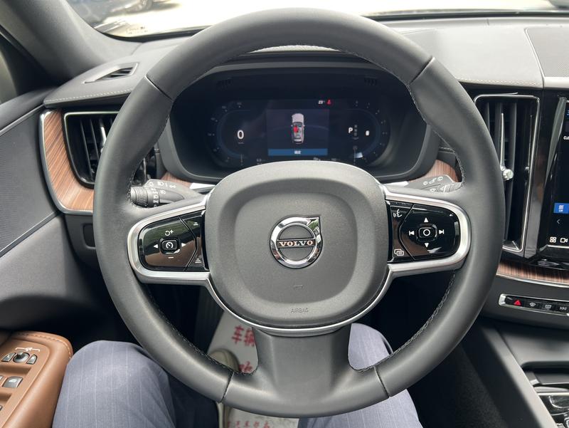 Volvo XC60, 2024 — фото 10 из 12